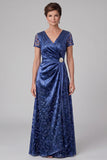Robe de la mère de la mariée à étui bleu royal à col en V en satin à paillettes