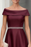 Robe midi de mère de la mariée en satin bordeaux A-line avec ceinture