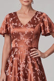 Robe midi midi de la mariée en satin marron rougeâtre à manches flottantes
