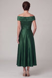 Robe de la mère de la mariée en satin vert foncé en A décollé sur les épaules, avec des strass