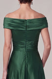 Robe de la mère de la mariée en satin vert foncé en A décollé sur les épaules, avec des strass