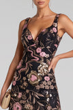 Robe de soirée longue noire et rose à fleurs à col V et à paillettes