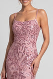 Robe de soirée rose coupe sirène à paillettes et à fines bretelles