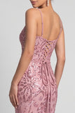 Robe de soirée rose coupe sirène à paillettes et à fines bretelles
