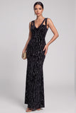 Robe de soirée longue noire en velours coupe sirène à découpes, à col V et à paillettes