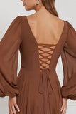 Robe de demoiselle d’honneur Espresso A-Line à col en V à manches bouffantes Maxi à volants