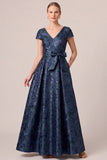 Robe longue de mère de mariée à col en V marine Jacquard à manches longues de la mariée avec ceinture nœud