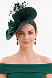 Chapeau fascinator en tissu Sinamay vert foncé avec plume