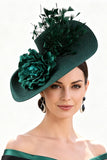 Chapeau fascinator en tissu Sinamay vert foncé avec plume