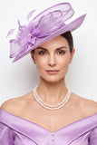 Chapeau fascinator en maille bleue Sinamay en satin relié en perles avec plume