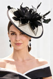Chapeau fascinator en plumes à couches en base noir-blanc Sinamay
