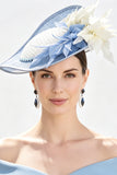 Chapeau fascinator en tissu 3D en tissu Sinamay à bord solide bleu, blanc, avec plumes