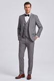 Costume de bal gris trois pièces pour hommes à double boutonnage et revers crantés