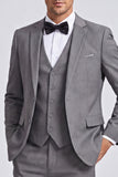 Costume de bal gris trois pièces pour hommes à double boutonnage et revers crantés