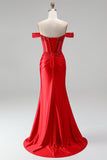 Robe de soirée longue rouge avec corset, coupe sirène, à épaules dénudées, en satin, avec fronces, paillettes, appliqués, perles et fente