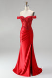Robe de soirée longue rouge avec corset, coupe sirène, à épaules dénudées, en satin, avec fronces, paillettes, appliqués, perles et fente