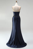 Robe de soirée longue bleu marine foncé coupe sirène, à appliqués perlés, corset, en satin, sans bretelles et avec fente