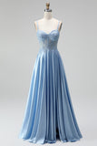 Robe de soirée longue bleu clair en satin, ligne A, à corset transparent, perlée, à fines bretelles et avec fente