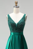 Robe de soirée longue vert foncé en satin, ligne A, à col en V, appliqués et perlée