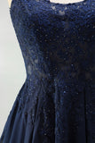Robe courte de rentrée en dentelle florale en mousseline A-Line marine avec des perles