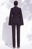 Costume féminin à simple boutonnage, deux pièces avec pantalon noir et revers en pointe
