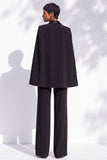 Costume deux pièces pour femme noir en satin à revers en pointe, boutonnage simple et cape