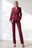 Costume pour femme bourgogne ajusté à col châle, boutonnage croisé et poches