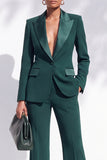 Costume pour femme vert foncé en satin à revers en pointe, col en V, boutonnage simple, coupe longue et poches