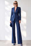 Costume deux pièces pour femme bleu foncé à revers en pointe, boutonnage simple et col en V