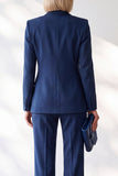 Costume deux pièces pour femme bleu foncé à revers en pointe, boutonnage simple et col en V