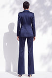 Costume deux pièces pour femme bleu marine en satin à col en V, revers crantés et ceinture