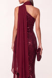 Robe de cérémonie longue bourgogne à paillettes, coupe sirène, avec drapé en mousseline