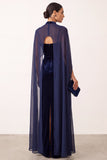 Robe de cérémonie longue bleu marine en velours, à col montant, à fines bretelles, avec cape en mousseline