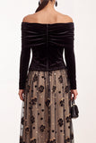robe de noël midi noire et champagne en velours, ligne A, à épaules dénudées, froncée, en tulle et à manches longues