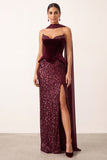 robe de noël longue bourgogne en velours à paillettes, coupe fourreau, sans bretelles et avec drapé en mousseline