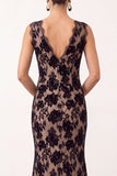 Robe de cérémonie longue noire coupe sirène, à col en V et en dentelle