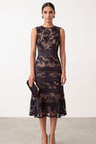 Robe midi florale noire ligne A, à col rond, brodée et en satin