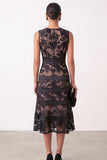 Robe midi florale noire ligne A, à col rond, brodée et en satin