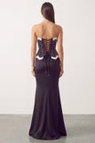 Robe de cérémonie longue noire et blanche en satin, coupe sirène, avec perles, sans bretelles et fente