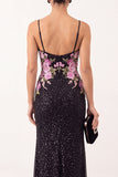 Robe de cérémonie longue noire coupe fourreau, à détails floraux, perlée, à fines bretelles et avec fente
