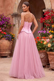 Robe de soirée longue rose ligne A en tulle brodé et perlée sans bretelles