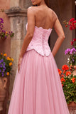 Robe de soirée longue rose ligne A en tulle brodé et perlée sans bretelles