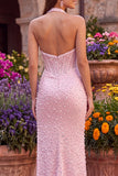 Robe de soirée longue rose en satin coupe sirène, corset, à encolure tour de cou, perlée, dos nu et fente