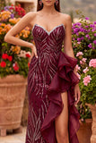 Robe de soirée longue sans bretelles, coupe sirène, à paillettes, bordeaux, avec fente et volants