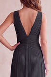 Robe longue de mariage noire à col en V plissé