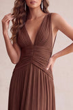 Robe longue de mariage noire à col en V plissé
