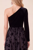 Robe de fête de fête de fêtes en velours noir en A-line à une épaule fleurie