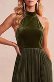 Robe de fête de fête midi plissée en velours noir en ligne A avec poches