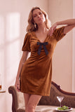 Robe courte de fête de fête courte en velous en velours vert foncé à col en V à manches courtes, courte robe de fête avec nœud