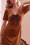 Robe courte de fête de fête courte en velous en velours vert foncé à col en V à manches courtes, courte robe de fête avec nœud